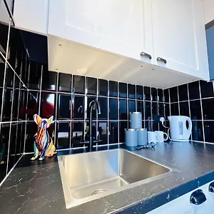 61 Studio, Ideal For Tourists High Recommend!!! , London United Kingdom
